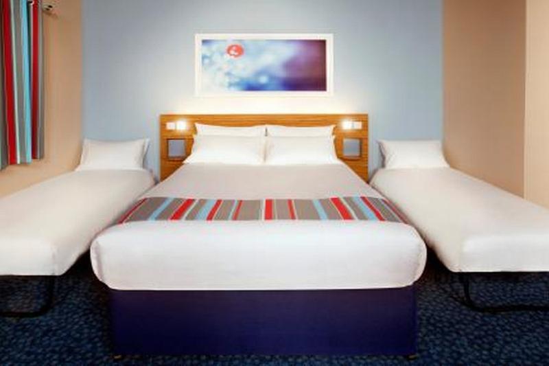 Travelodge Dundee Strathmore Avenue Exterior photo