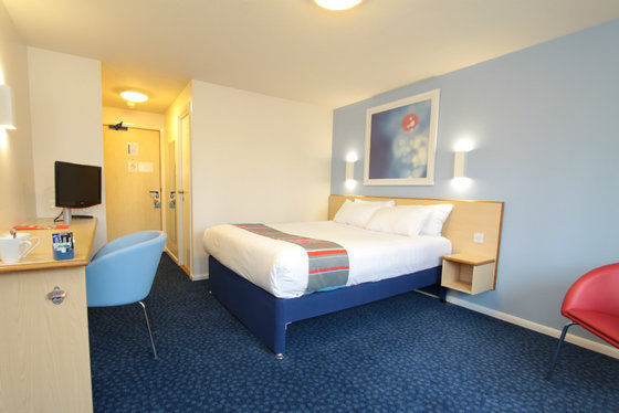 Travelodge Dundee Strathmore Avenue Room photo